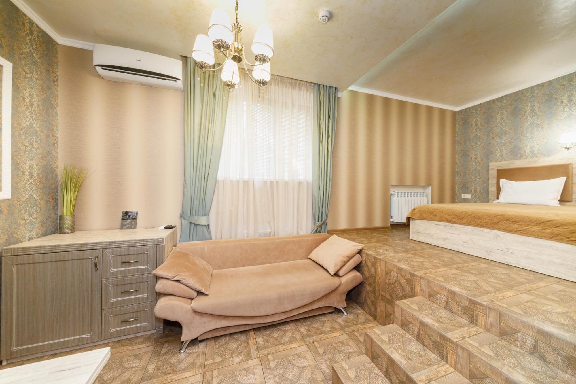 L.O.Y Family Hotel Dnipro Exterior foto