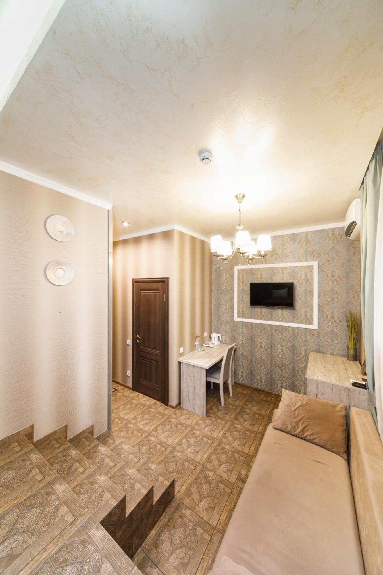L.O.Y Family Hotel Dnipro Exterior foto